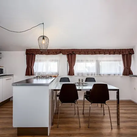 Appartement Katoro *